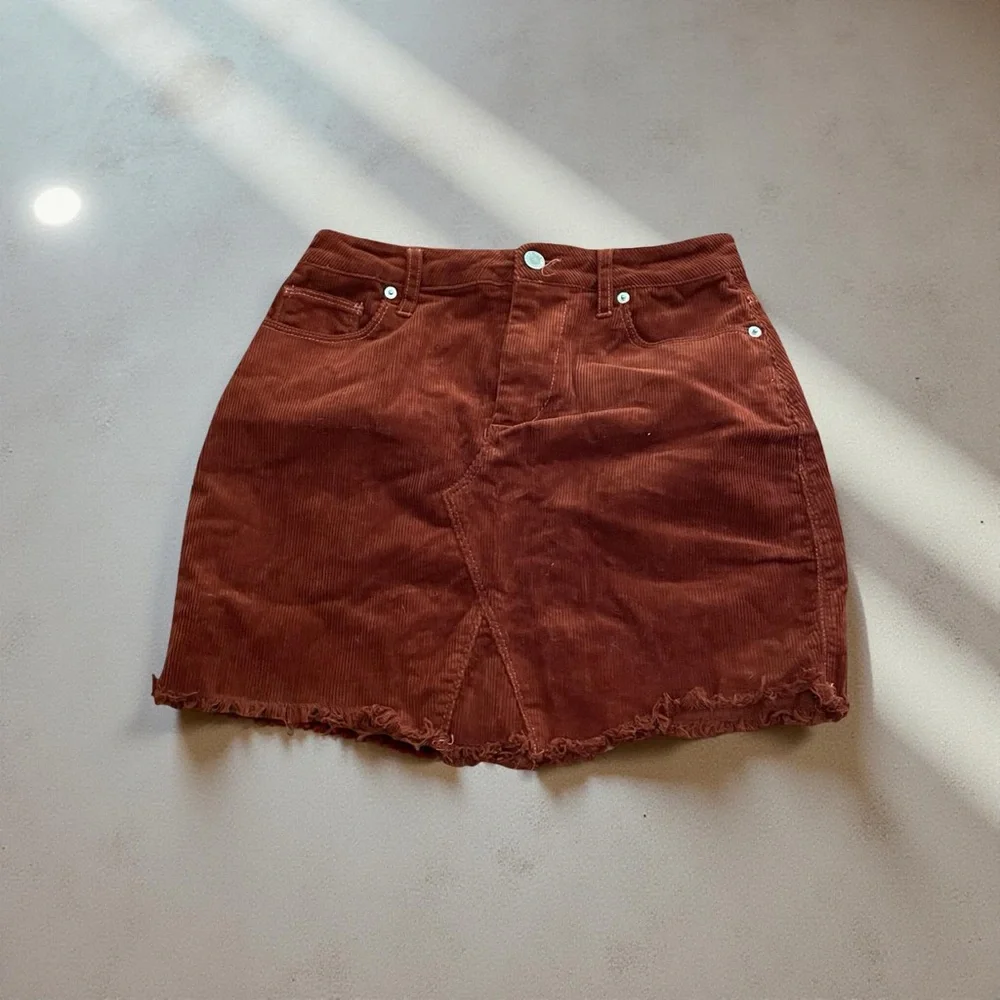 Love Tree rust corduroy mini skirt cotton spandex size SMALL belt loops 5 pocket - Picture 3 of 13